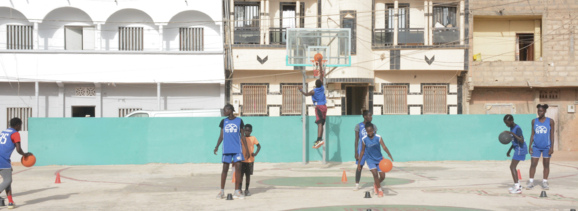 Terrain de basket à Dakar