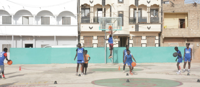 Terrain de basket à Dakar